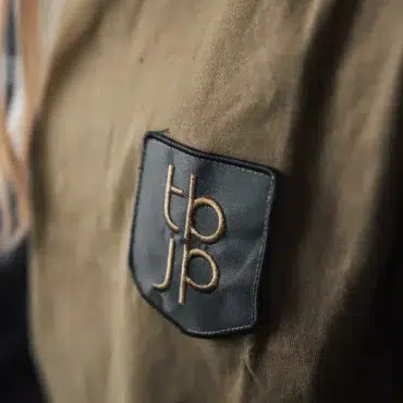 T-shirt - The Shield Tshirt in Olive - Obrázek 4