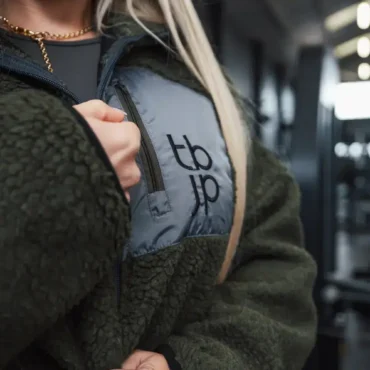 Sherpa Fleece - Taupe with Patch Detail - Obrázek 7