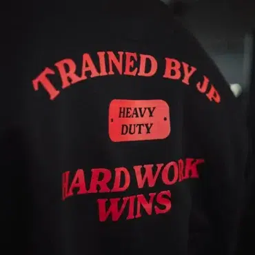Sweater - Hard Work Wins Sweater in Black and Red - Obrázek 7