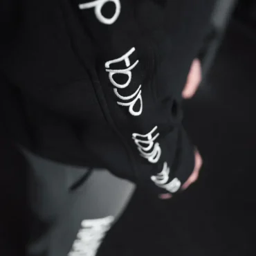Alternativní pohled na Sweater - Black Embroidered tbJP Arm Logo