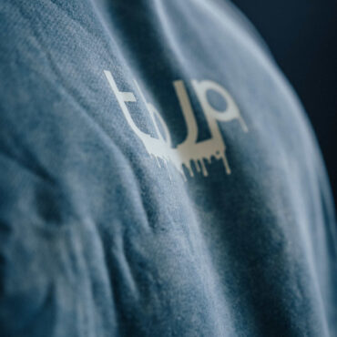 tbJP Drip Logo Sweater in Blue Green with Cream Logo - UTILITY01 - Obrázek 5