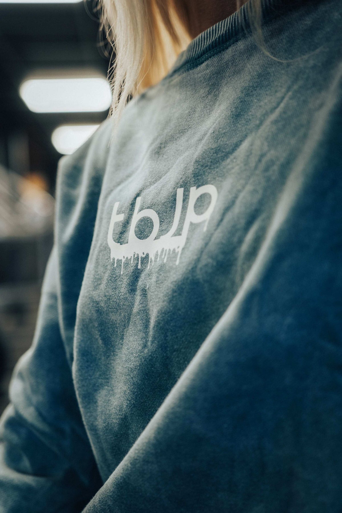 tbJP Drip Logo Sweater in Blue Green with Cream Logo - UTILITY01 - Obrázek 6
