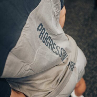 Set In Sleeve Tshirt - Vertical back logo, Grey & Dark Grey - UTILITY01 - Obrázek 6