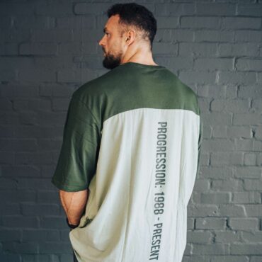 Set In Sleeve Tshirt - Vertical back logo, Sage & Pine - UTILITY01 - Obrázek 3