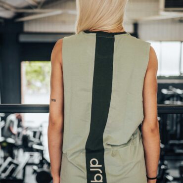 Sleeveless Tshirt Vest with vertical back stripe, in Sage & Pine - UTILITY01 - Obrázek 4