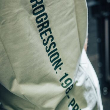 Set In Sleeve Tshirt - Vertical back logo, Sage & Pine - UTILITY01 - Obrázek 4