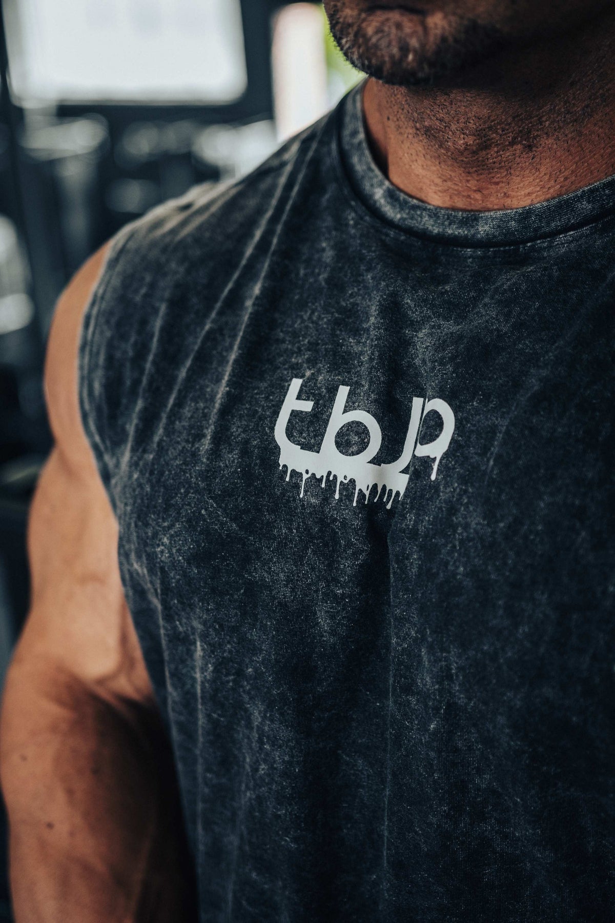 tbJP Drip Logo Vest in Black with a Light Grey Logo - UTILITY01 - Obrázek 8