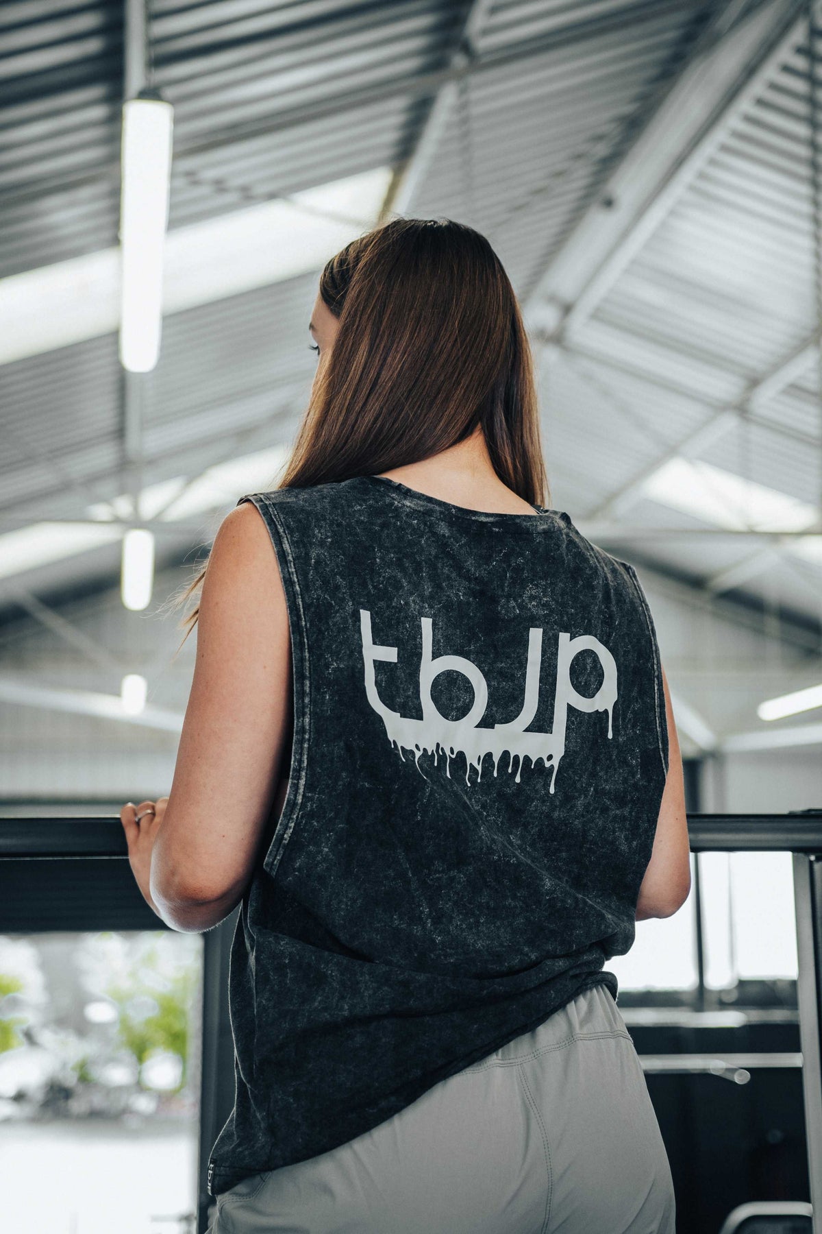 tbJP Drip Logo Vest in Black with a Light Grey Logo - UTILITY01 - Obrázek 7