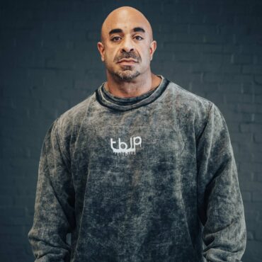 tbJP Drip Logo Sweater in Black with a Light Grey Logo - UTILITY01 - Obrázek 7