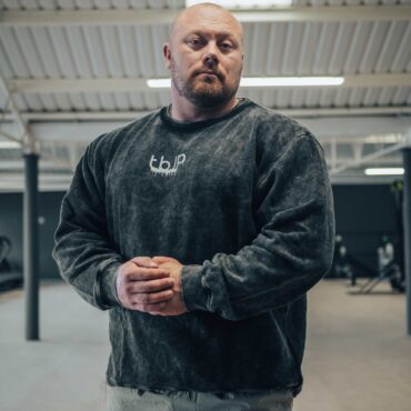 Alternativní pohled na tbJP Drip Logo Sweater in Black with a Light Grey Logo - UTILITY01