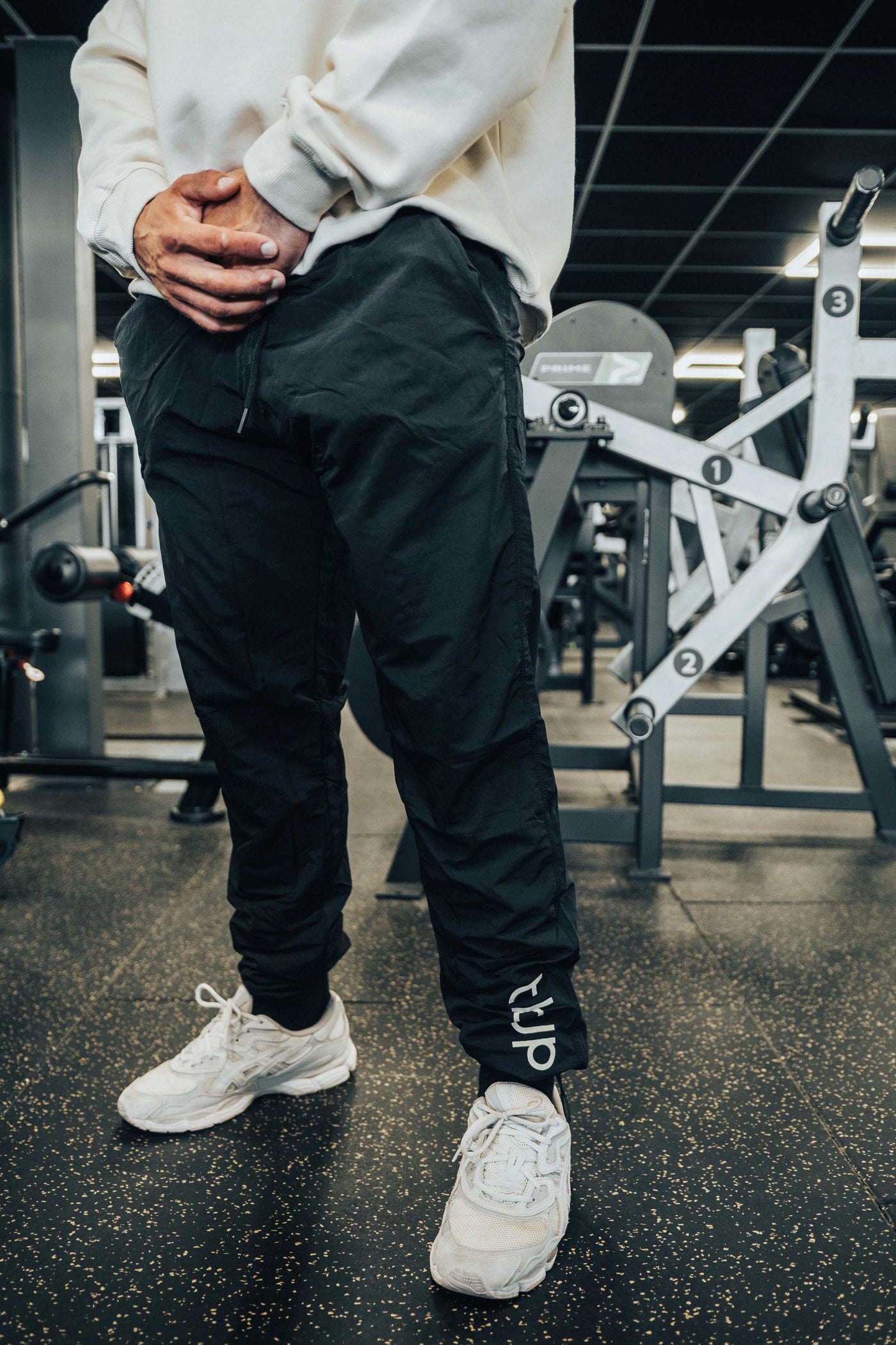 Tapered Joggers with Drawstring cord cuffs in Black - UTILITY01 - Obrázek 3