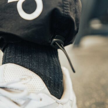 Tapered Joggers with Drawstring cord cuffs in Black - UTILITY01 - Obrázek 4