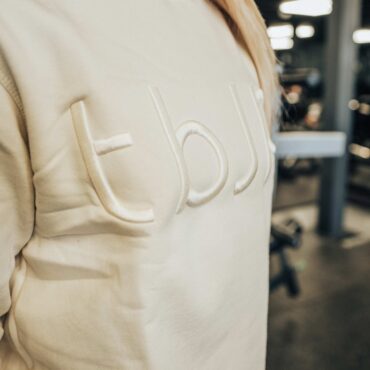 Embroidered Sweater with tbJP Logo in Cream - UTILITY01 - Obrázek 5