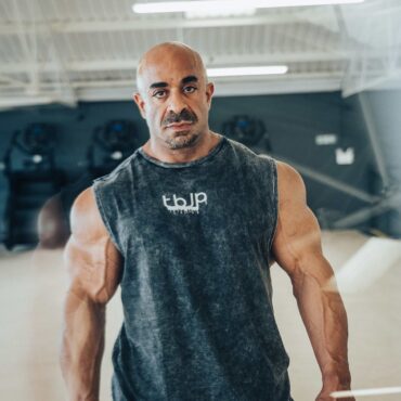 Alternativní pohled na tbJP Drip Logo Vest in Black with a Light Grey Logo - UTILITY01