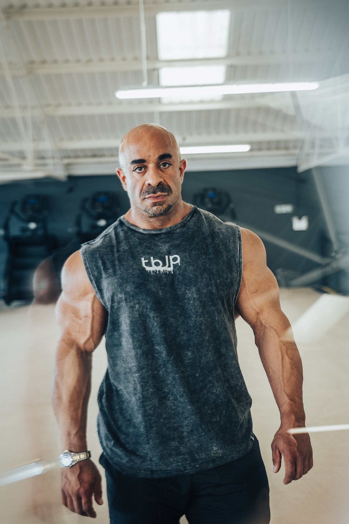 tbJP Drip Logo Vest in Black with a Light Grey Logo - UTILITY01 - Obrázek 2